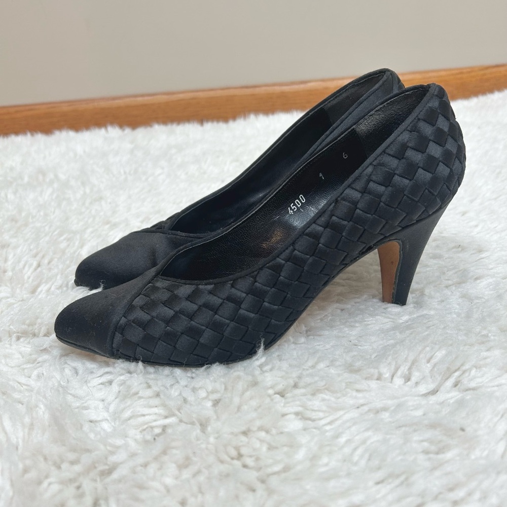 Bottega Veneta Intrecciato Satin Heels in Black Size 6